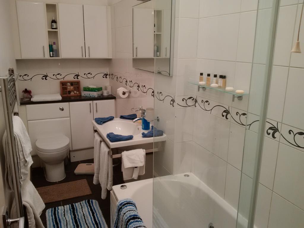 Апартаменты Luxury Holland Park, Sleeps 2, Free S'Fast Wifi Лондон Экстерьер фото